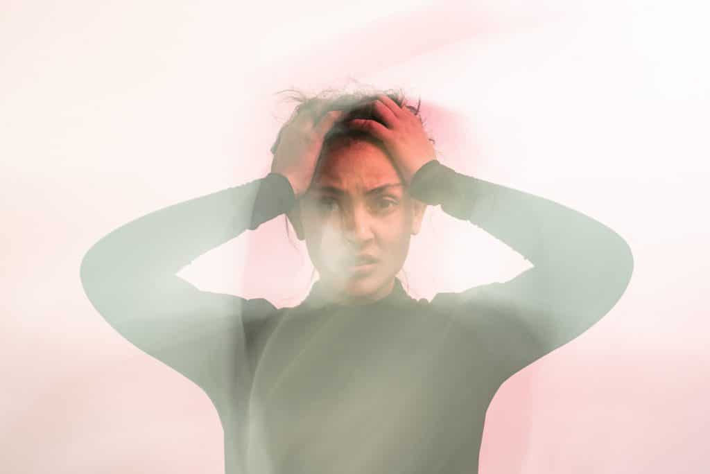 Imagen de una mujer distorsionada.